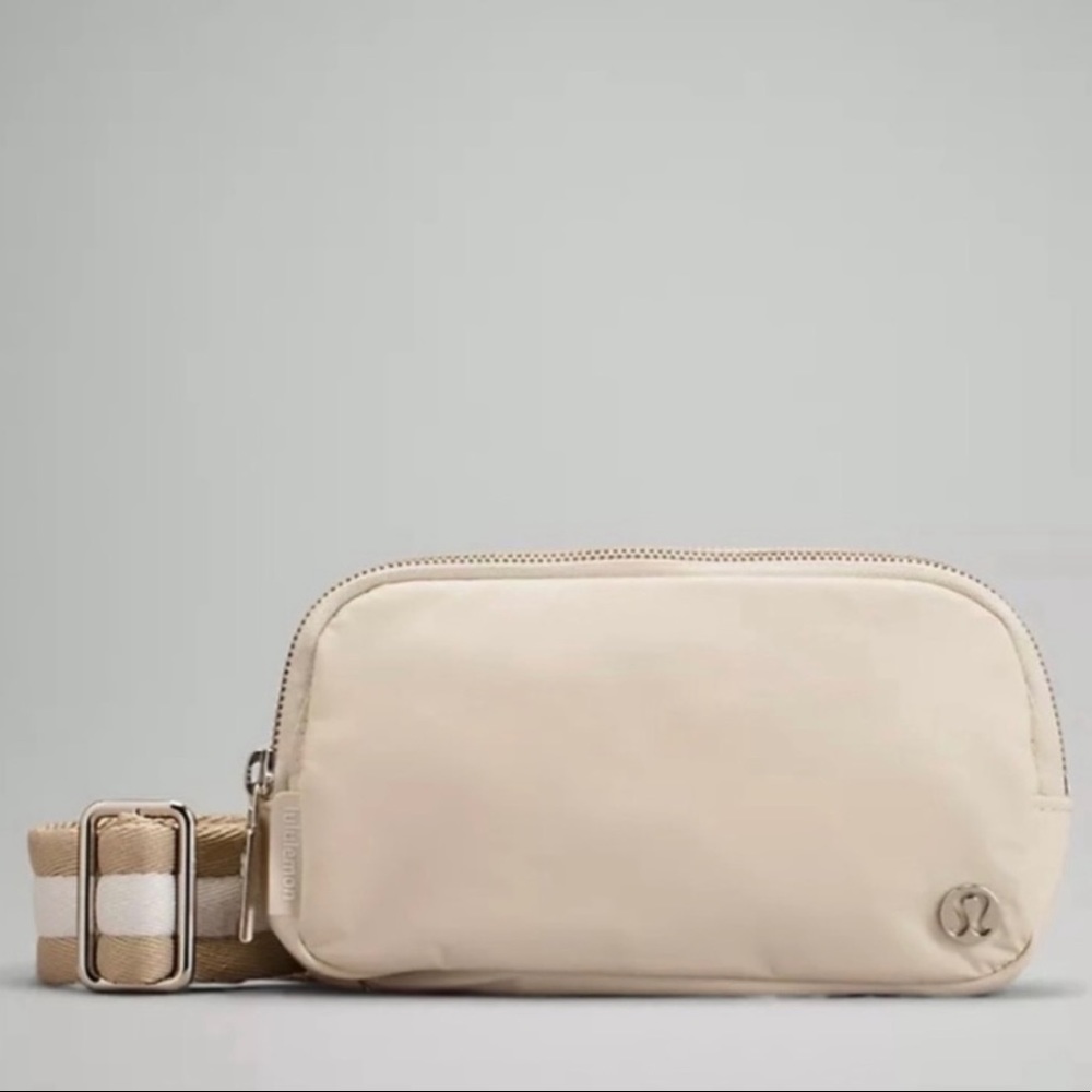LULULEMON CROSSBODY BAG IN WHITE OPAL/RAW LINEN/ WHITE COMBO